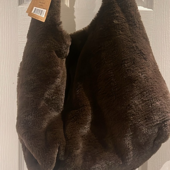 BNWT Michael STARS ⭐️ Faux Fur Hobo bag~This bag is a RARE find! - Picture 2 of 8